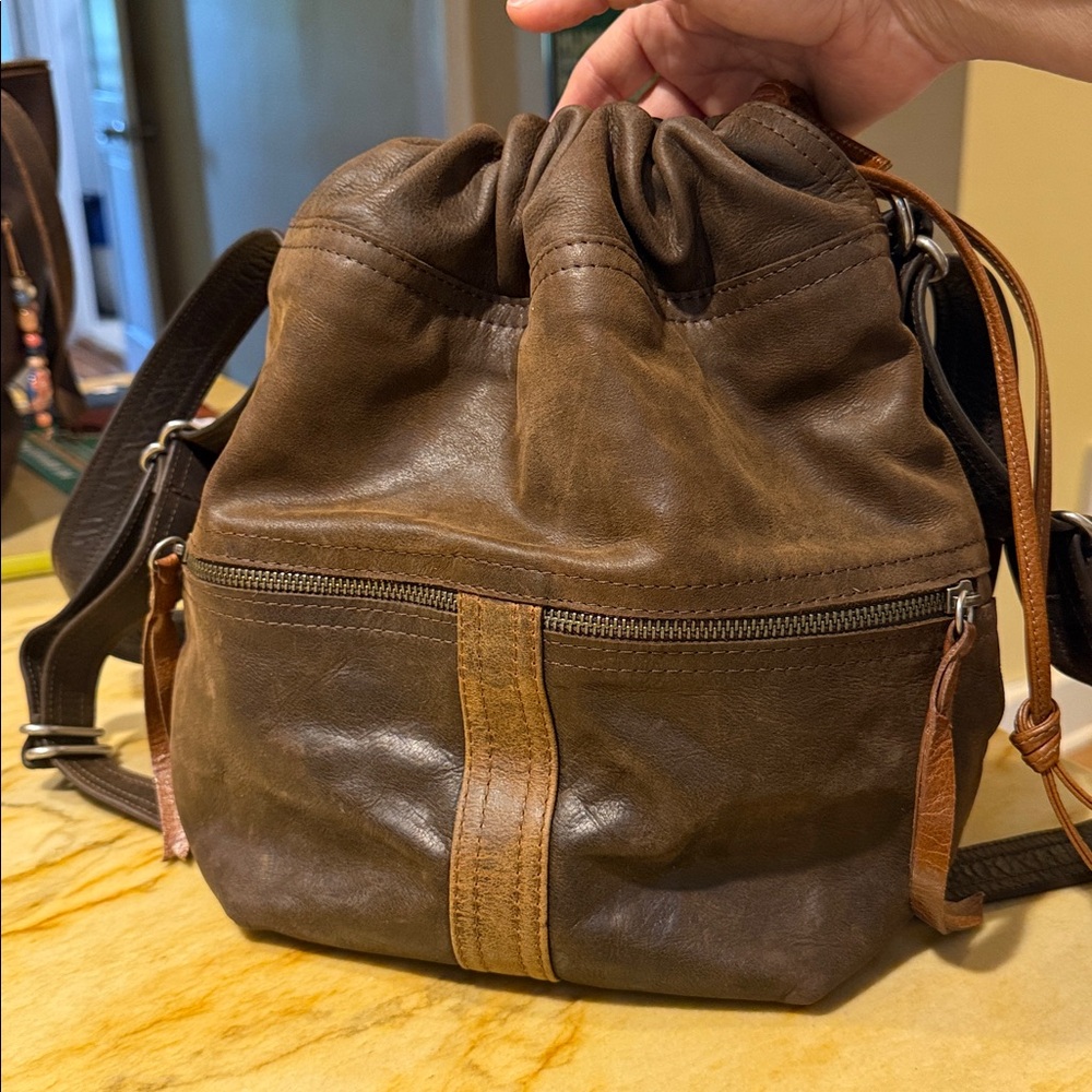 Rough and Tumble distressed espresso/ rustic pecan Train with 3 way LP strap - Picture 2 of 16